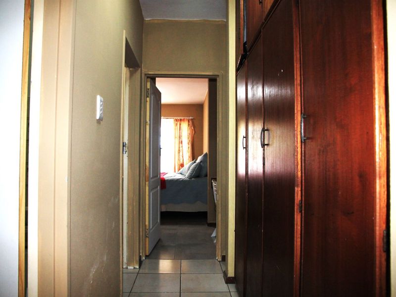 Secure, Spacious Living in a Well-Maintained Access-Controlled Complex. PRICE REDUCED - Photo 9