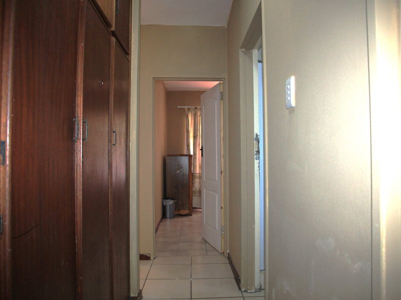 Secure, Spacious Living in a Well-Maintained Access-Controlled Complex. PRICE REDUCED - Photo 7