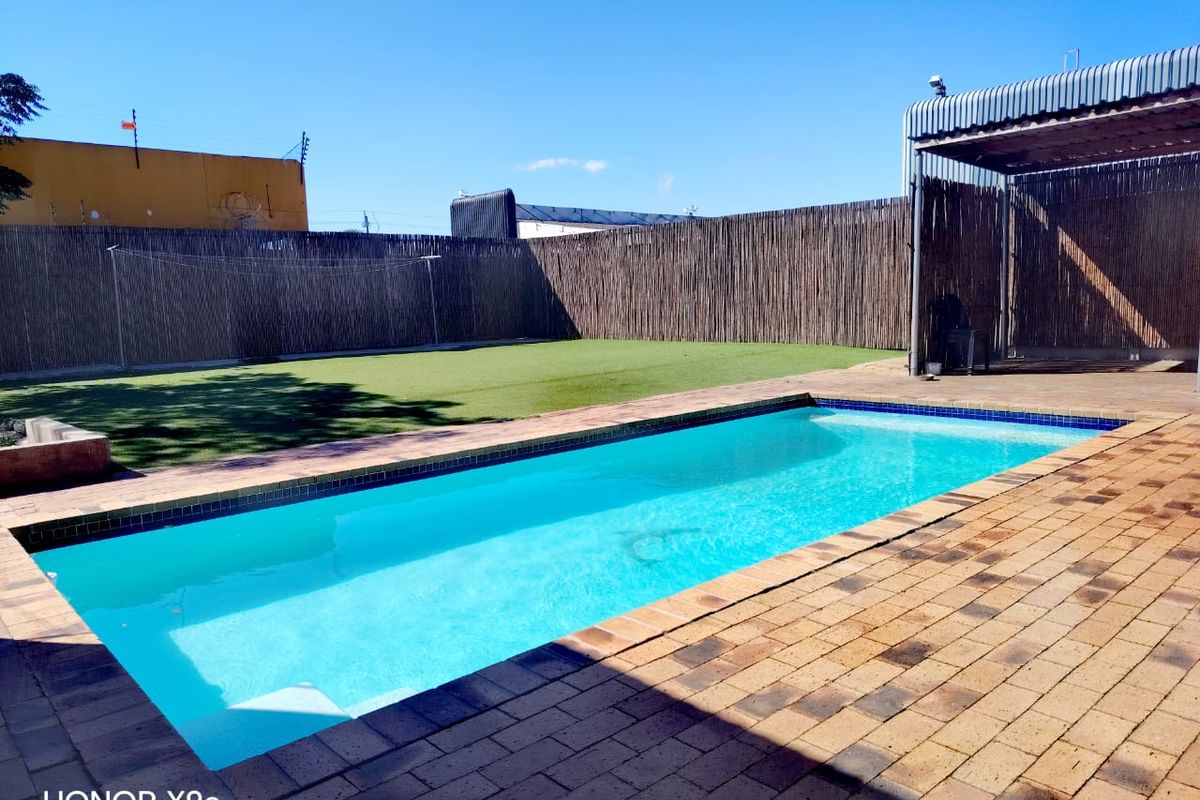 3 Bed House in Russels Rest for Sale - Photo 2