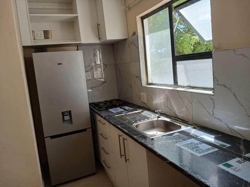 Bachelor Apartment In Makhaza - Photo 3