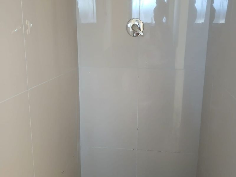 Bachelor Apartment In Makhaza - Photo 5