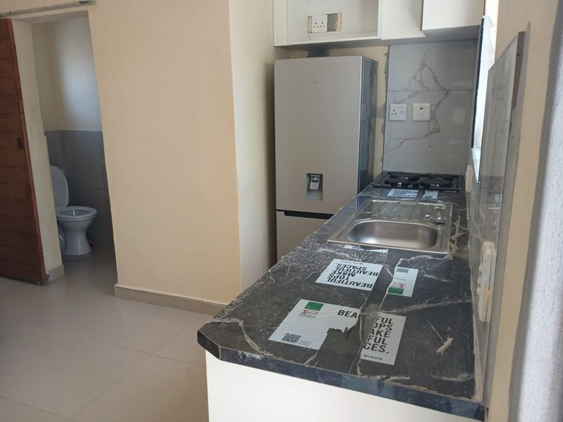 Bachelor Apartment In Makhaza - Photo 2