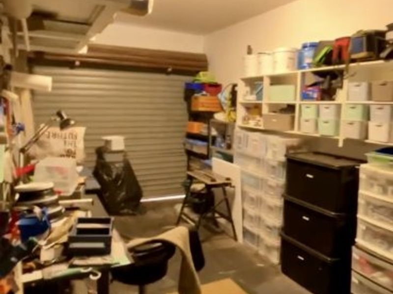 Spacious 3-Bedroom Townhouse with Private Garden & Pet-Friendly Living - Photo 3