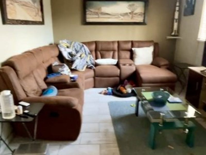 Spacious 3-Bedroom Townhouse with Private Garden & Pet-Friendly Living - Photo 5