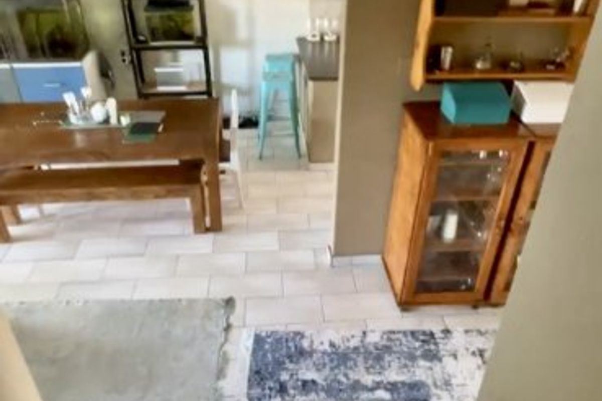 Spacious 3-Bedroom Townhouse with Private Garden & Pet-Friendly Living - Photo 4