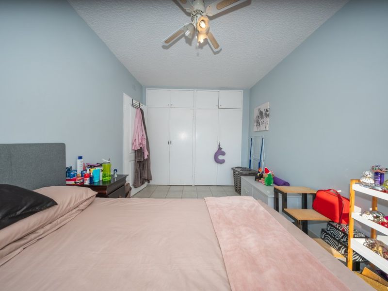 Cozy & Convenient 1-Bedroom Flat – Perfect Starter or Investment! - Photo 3