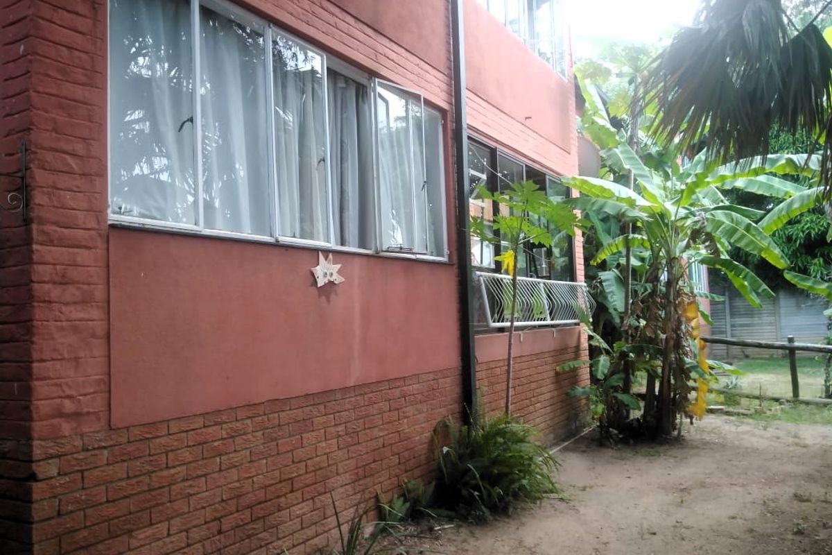 2 Bedroom Apartment - Photo 2