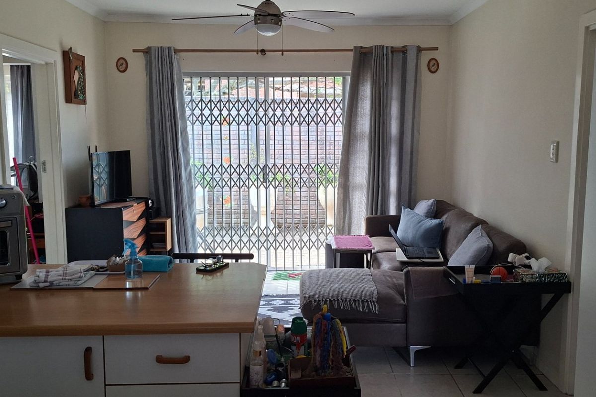 Comfortable & Secure Over-55’s Living in the Heart of Gonubie - Photo 2