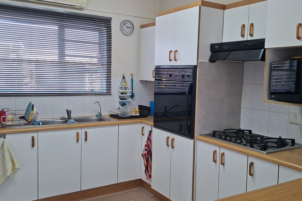 Comfortable & Secure Over-55’s Living in the Heart of Gonubie - Photo 5