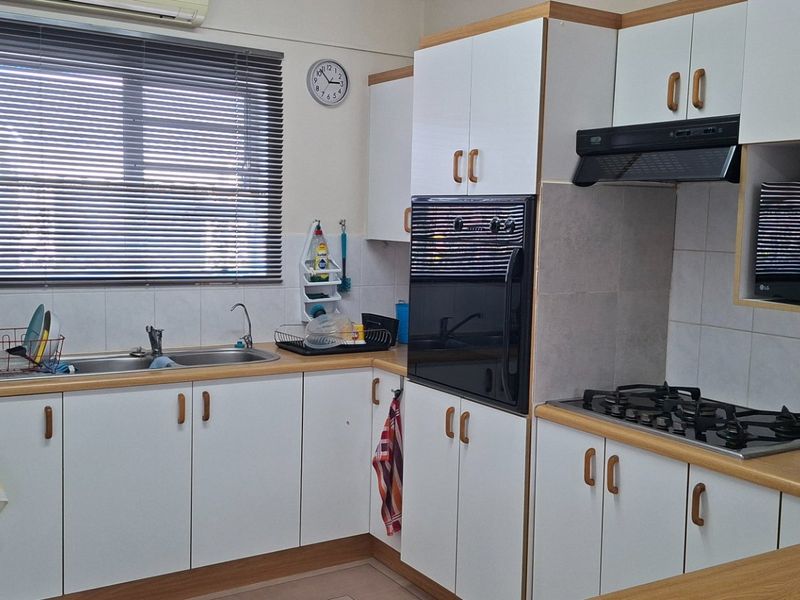 Comfortable & Secure Over-55’s Living in the Heart of Gonubie - Photo 5