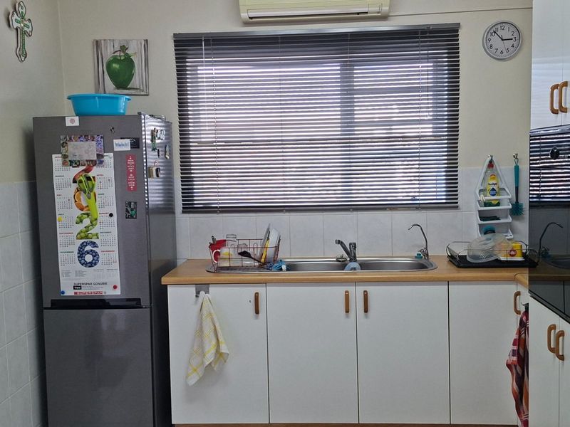 Comfortable & Secure Over-55’s Living in the Heart of Gonubie - Photo 7