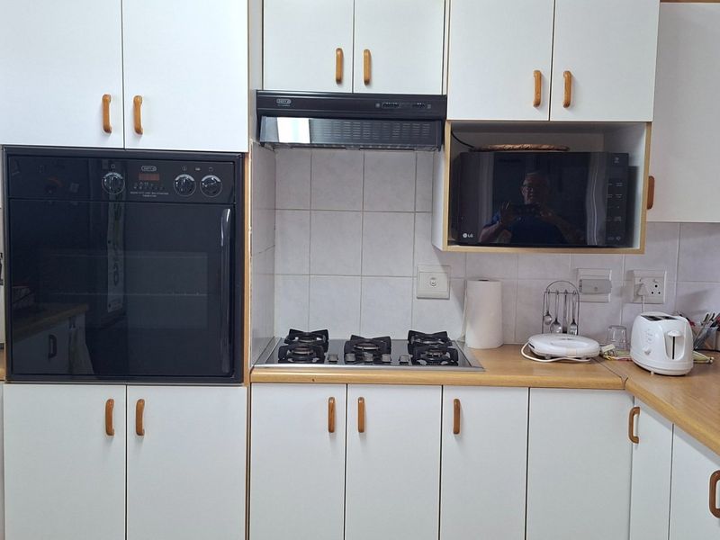 Comfortable & Secure Over-55’s Living in the Heart of Gonubie - Photo 6