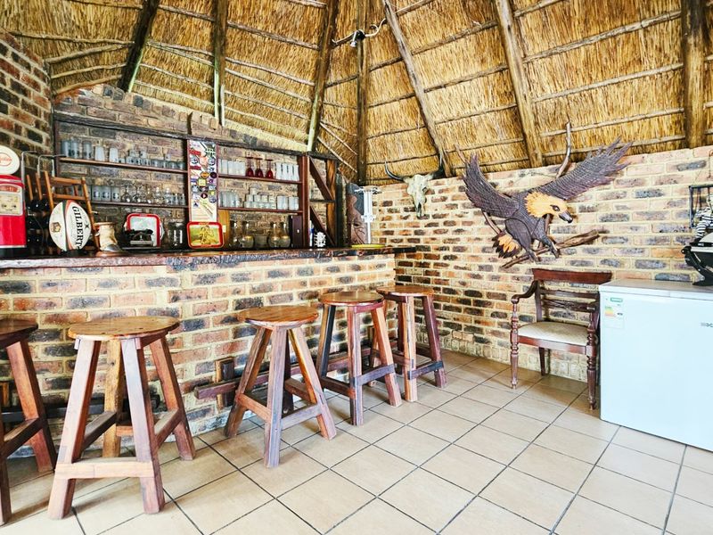 Immaculate home with a cottage in Falcon Ridge. - Photo 4