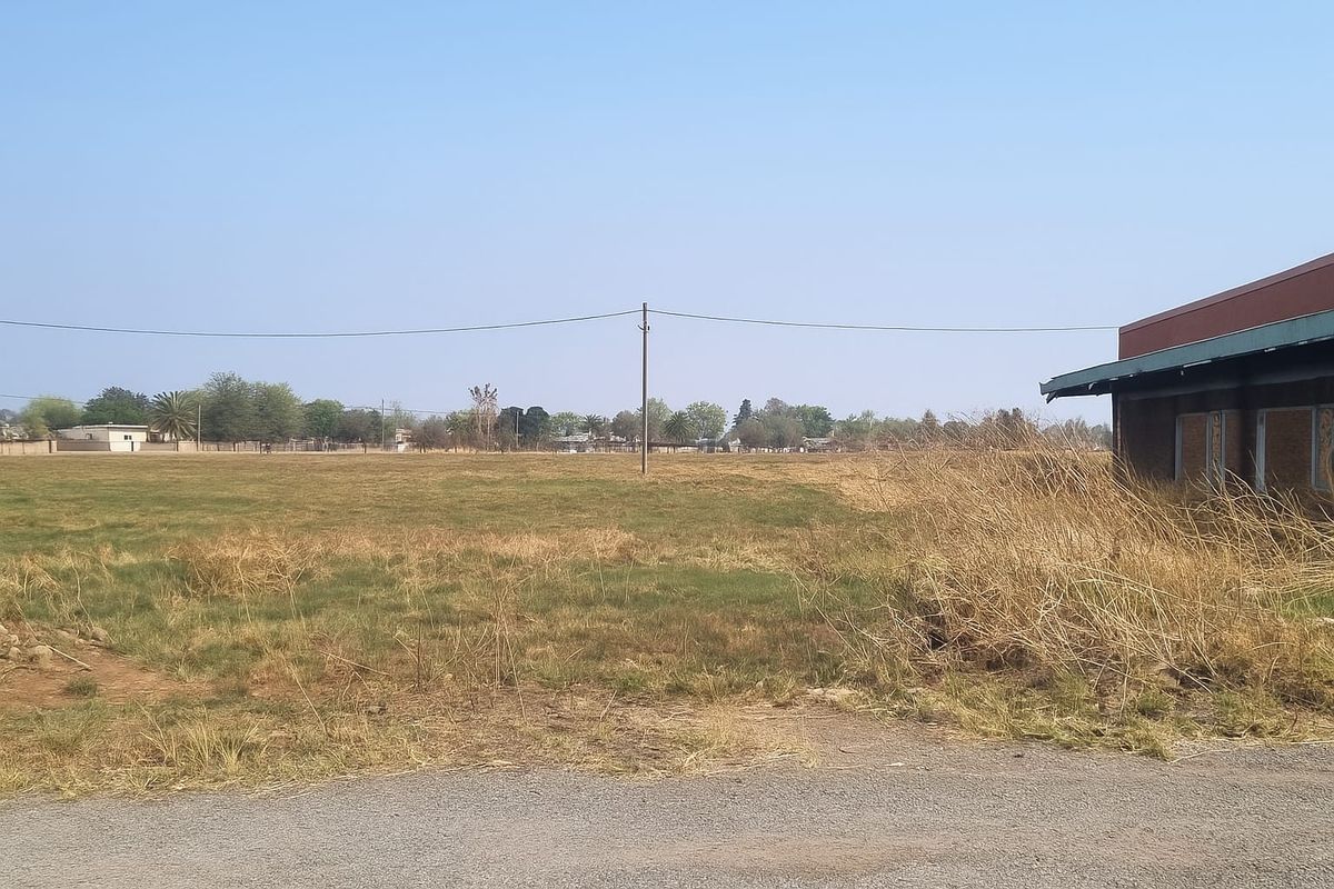 Two adjacent stands with approved building plans. - Photo 4