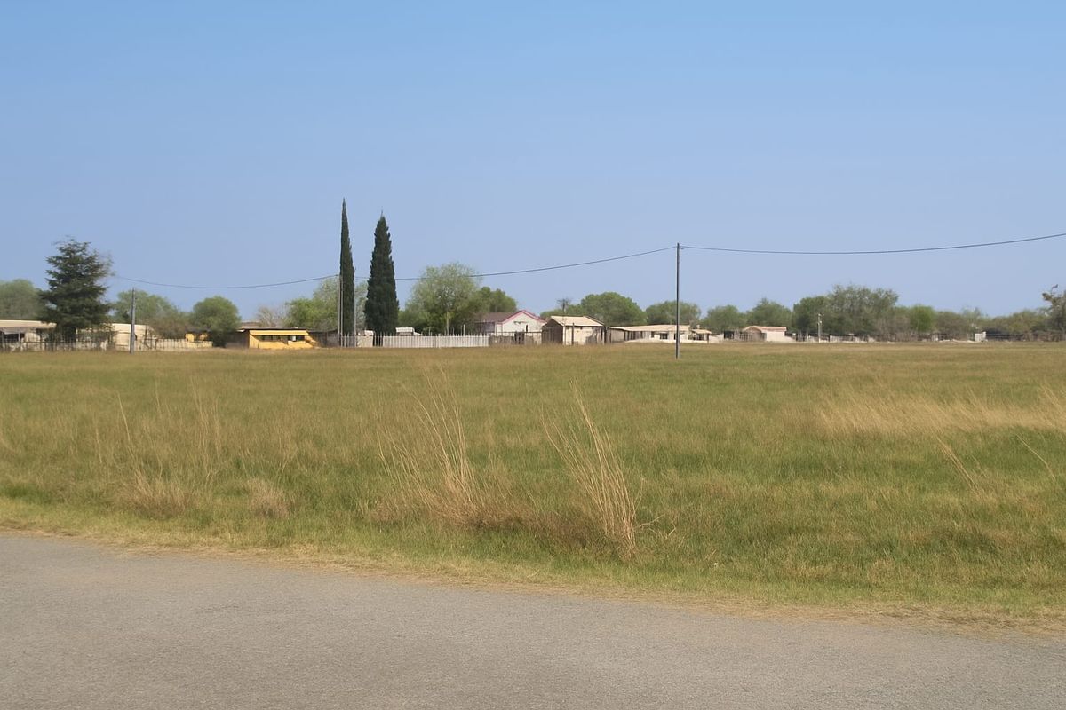 Two adjacent stands with approved building plans. - Photo 2