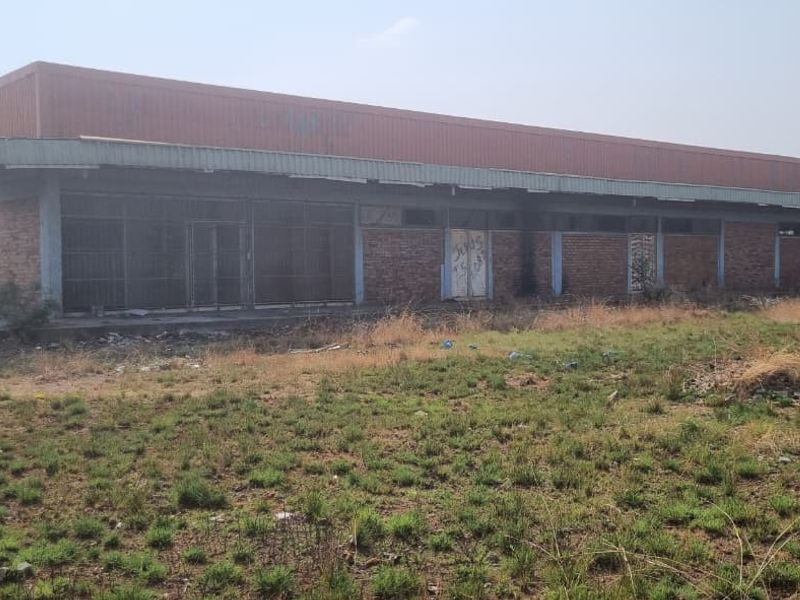 Two adjacent stands with approved building plans. - Photo 6