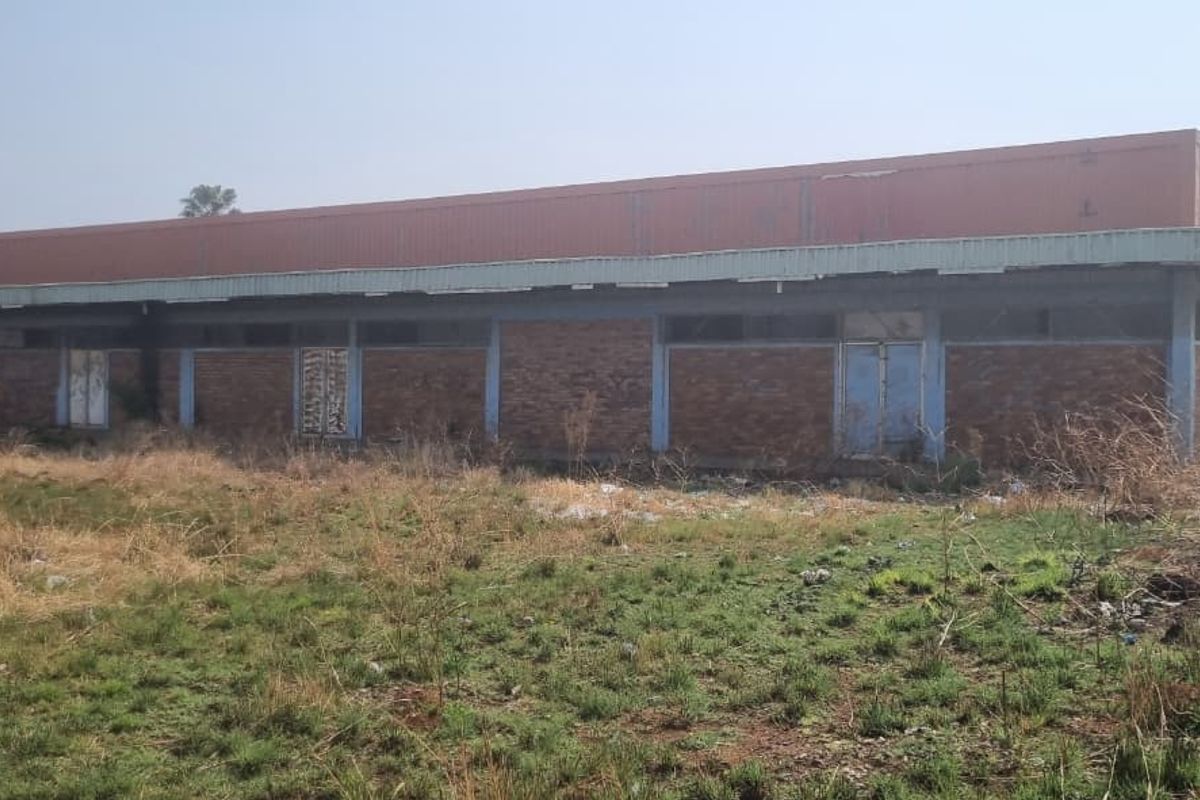 Two adjacent stands with approved building plans. - Photo 3