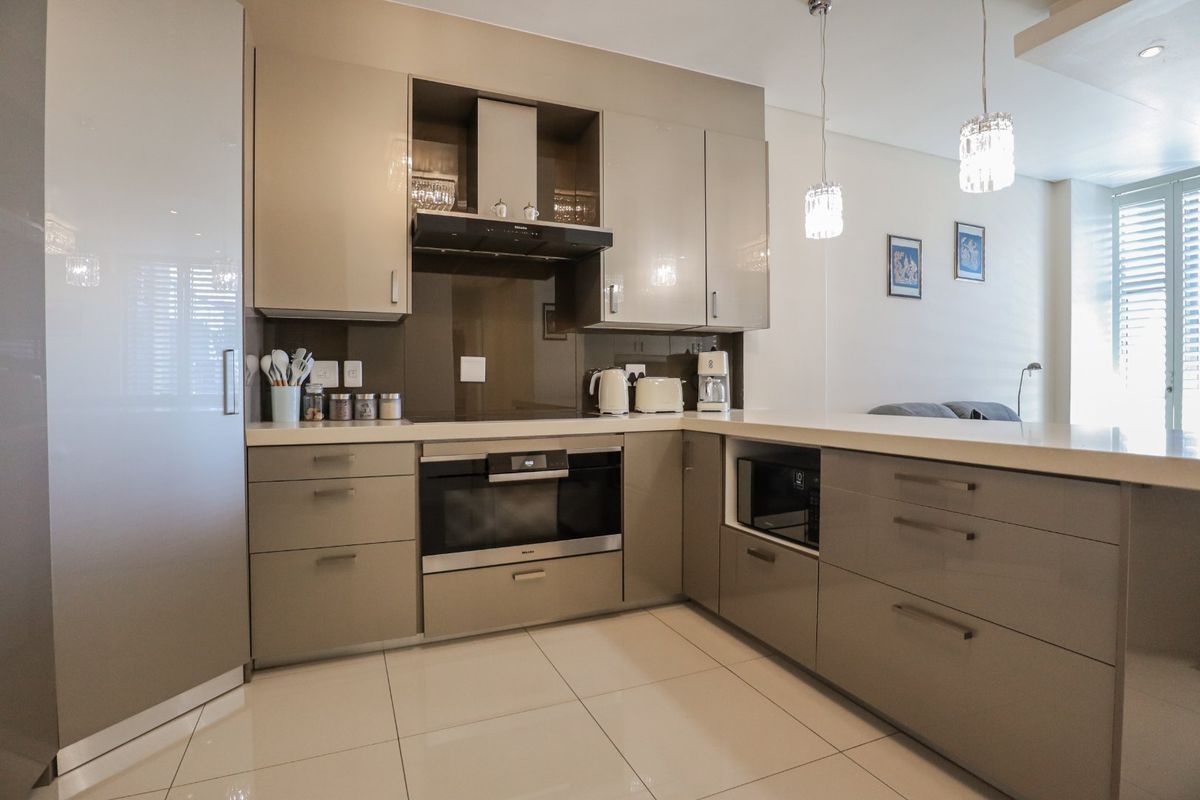2 Bedroom 2 Bathroom Luxury Apartment For Sale Bedfordview - Photo 5