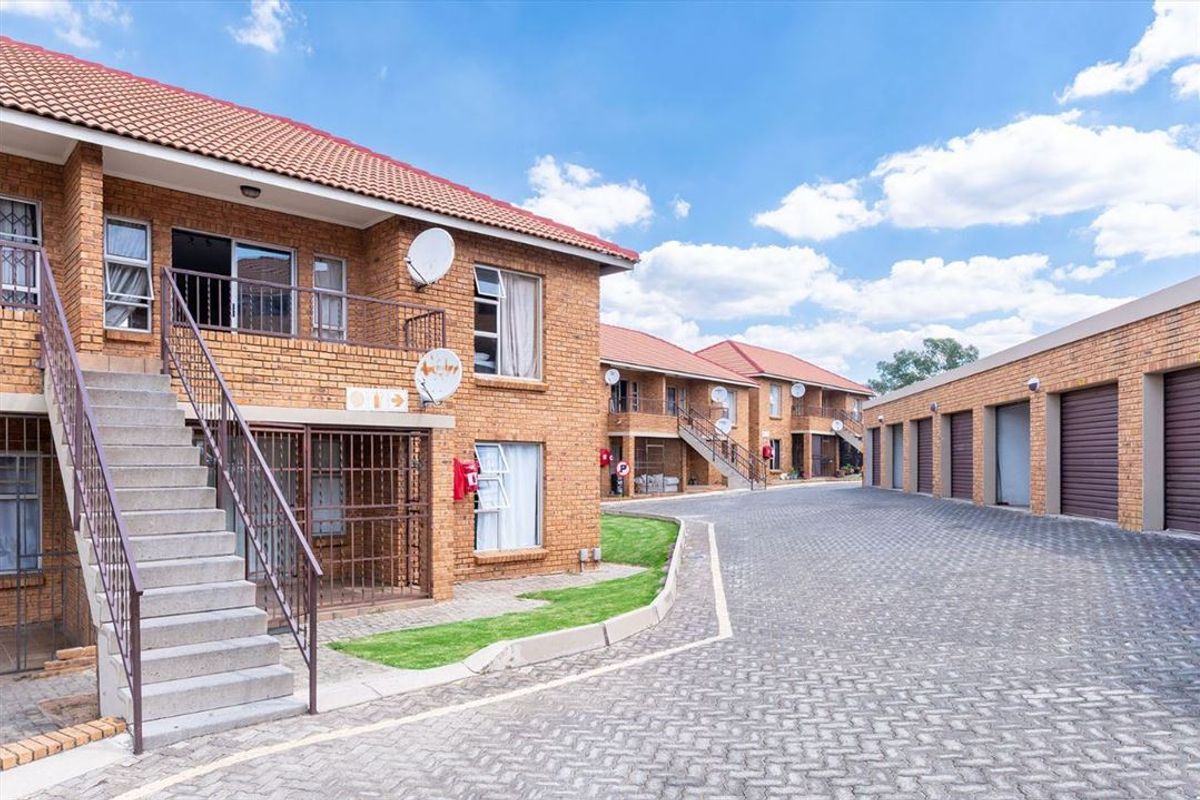 Cozy and Convenient Two-Bedroom Home - Photo 3