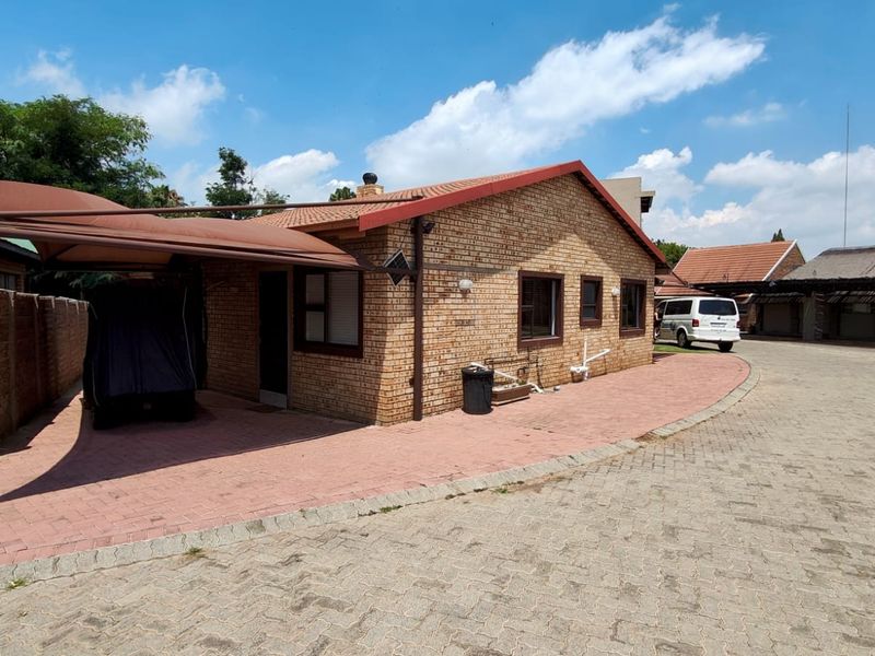 Beautiful Holiday Home for Sale in Vaal Marina - Photo 4