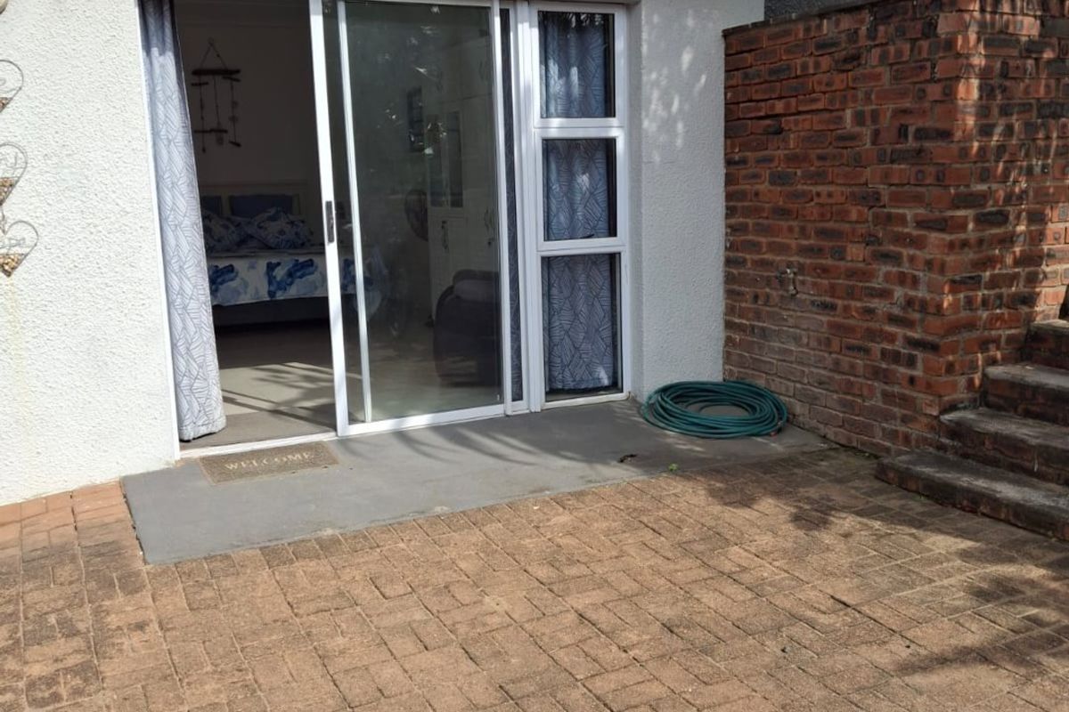 One Bedroom Fully Furnished Garden flatlet to rent in Ramsgate - Photo 2