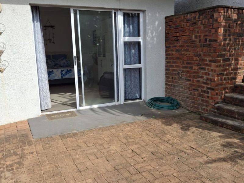 One Bedroom Fully Furnished Garden flatlet to rent in Ramsgate - Photo 2