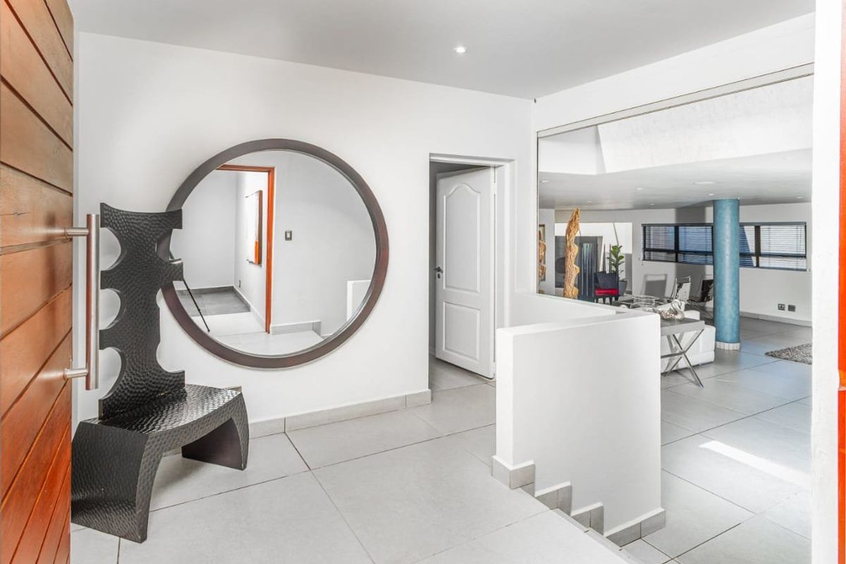 Spacious Fully Furnished 4 Bedroom Penthouse to rent in Sandown, Sandton  - Photo 4