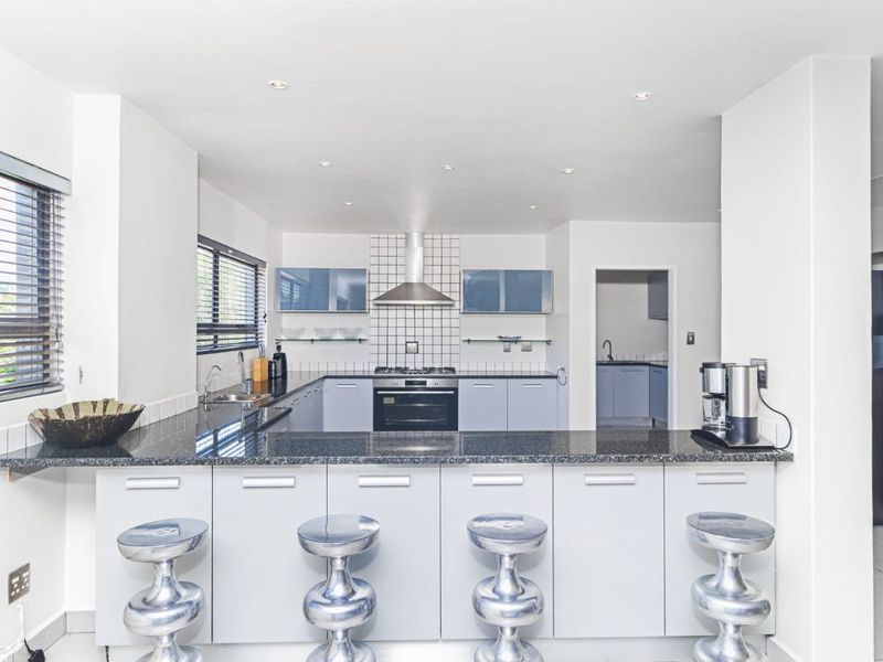 Spacious Fully Furnished 4 Bedroom Penthouse to rent in Sandown, Sandton  - Photo 2