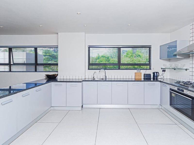 Spacious Fully Furnished 4 Bedroom Penthouse to rent in Sandown, Sandton  - Photo 6