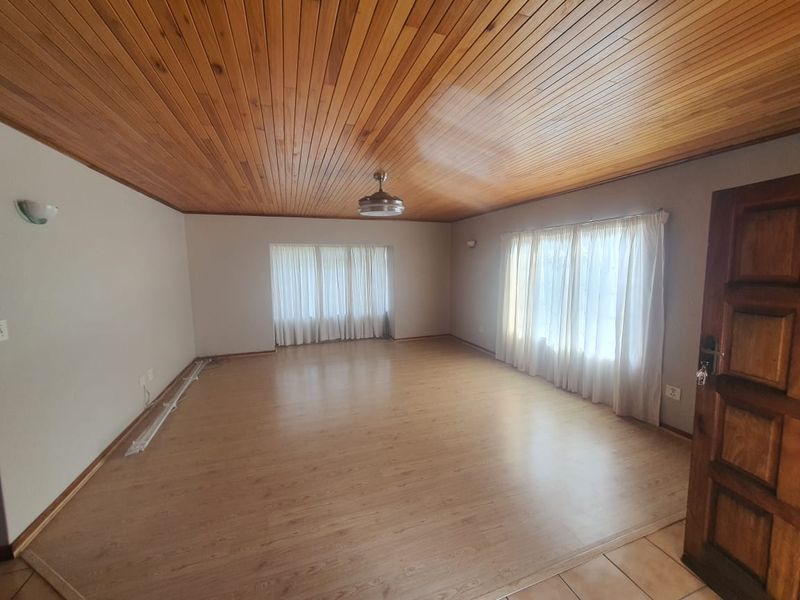A Home Where Comfort Meets Beauty - Photo 9