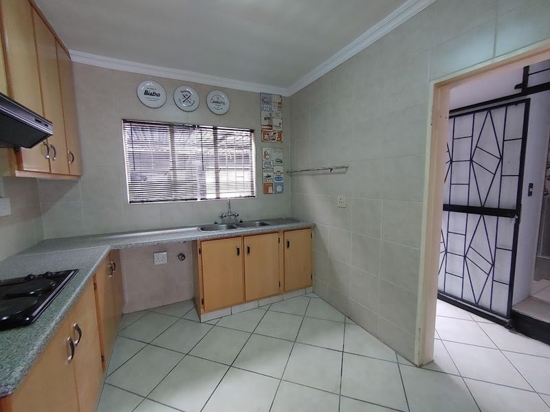 Modern Renovated Duplex in Beyers Park - Look No Further!! - Photo 4