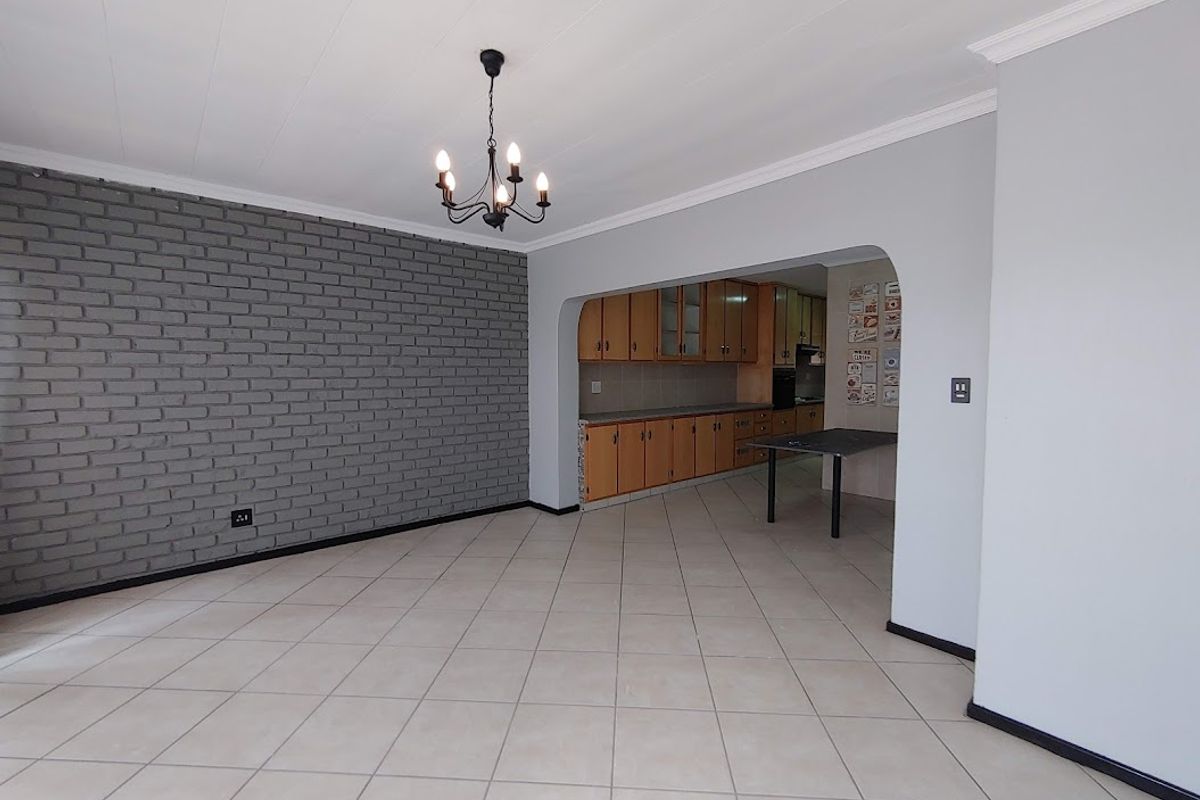 Modern Renovated Duplex in Beyers Park - Look No Further!! - Photo 2