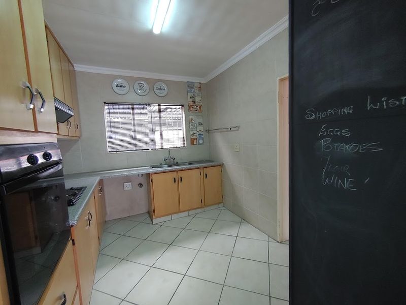 Modern Renovated Duplex in Beyers Park - Look No Further!! - Photo 3