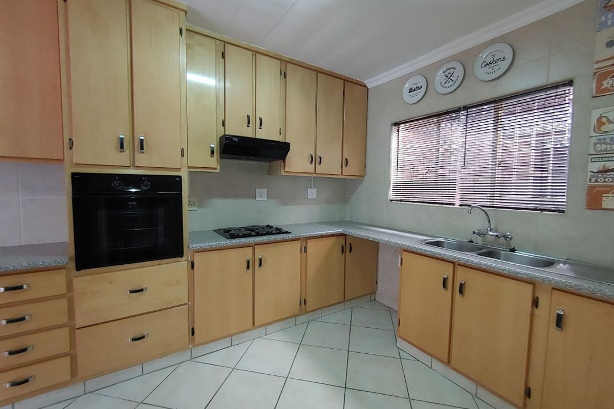 Modern Renovated Duplex in Beyers Park - Look No Further!! - Photo 5