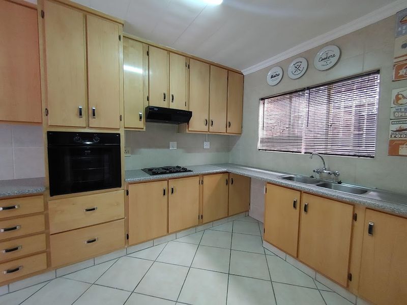 Modern Renovated Duplex in Beyers Park - Look No Further!! - Photo 5