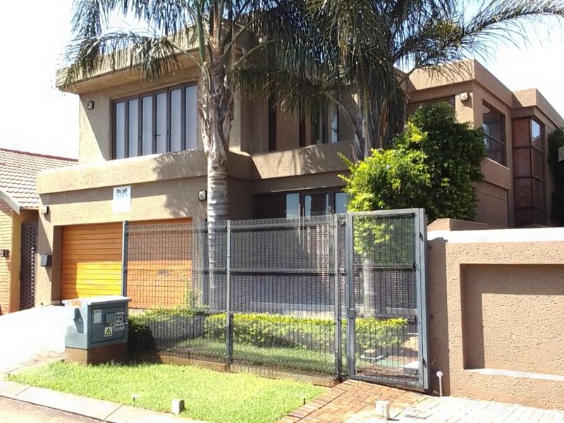 STUNNING DOUBLE STOREY PROPERTY - Photo 2