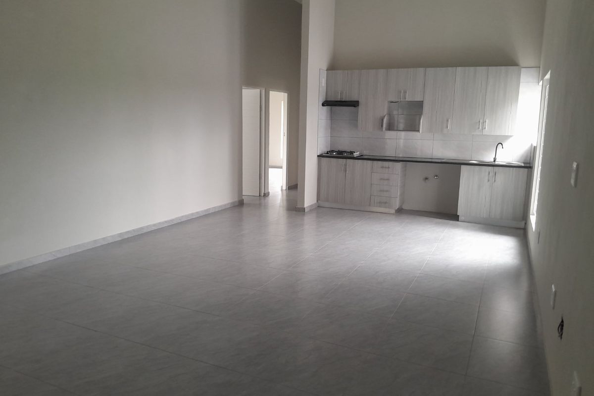 LARGE Two Bedroom Apartment in Glen Austin (Internet Included) - Available 1 April - Photo 3