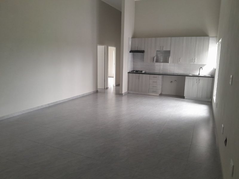 LARGE Two Bedroom Apartment in Glen Austin (Internet Included) - Available 1 April - Photo 3