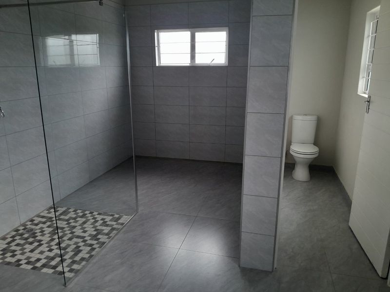 LARGE Two Bedroom Apartment in Glen Austin (Internet Included) - Available 1 April - Photo 10