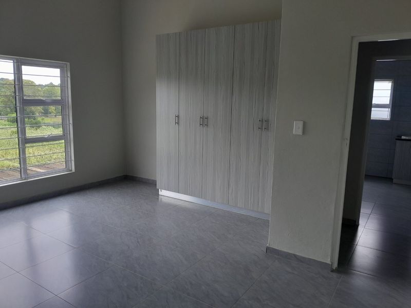LARGE Two Bedroom Apartment in Glen Austin (Internet Included) - Available 1 April - Photo 7