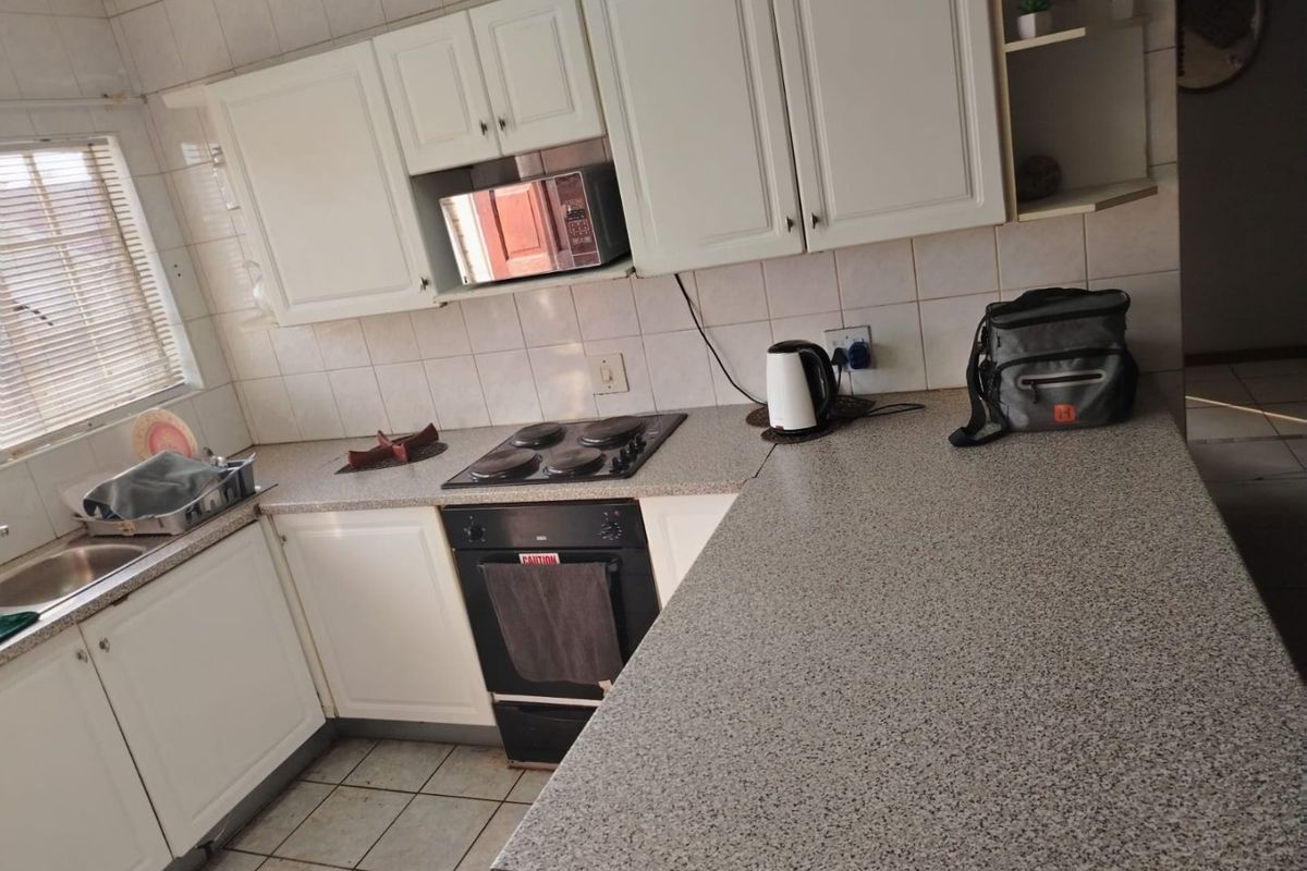 Perfectly Located Family Home – Walking Distance to Schools & Shops - Photo 5