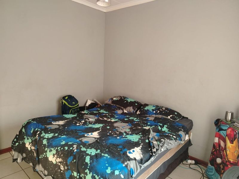 Perfectly Located Family Home – Walking Distance to Schools & Shops - Photo 6