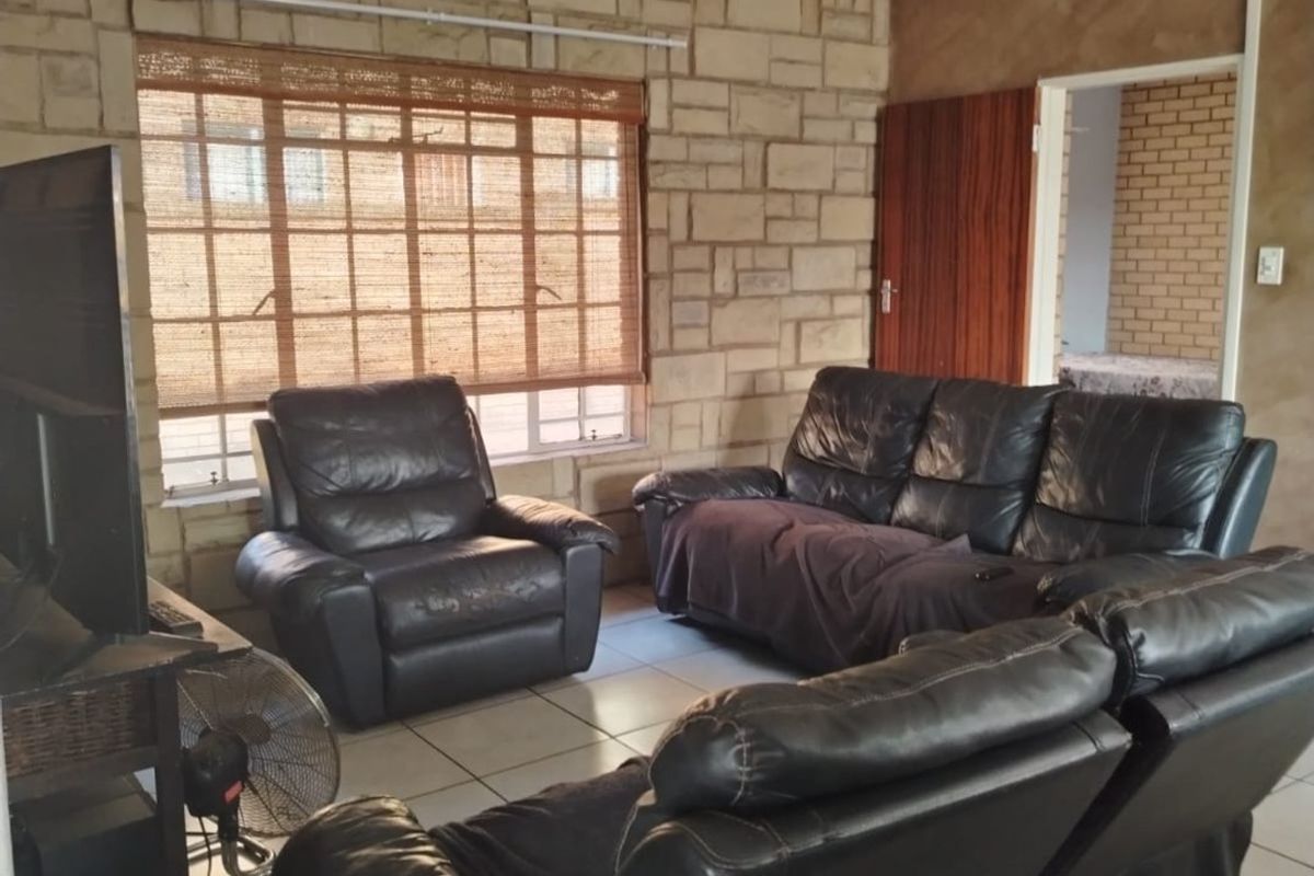 Perfectly Located Family Home – Walking Distance to Schools & Shops - Photo 3