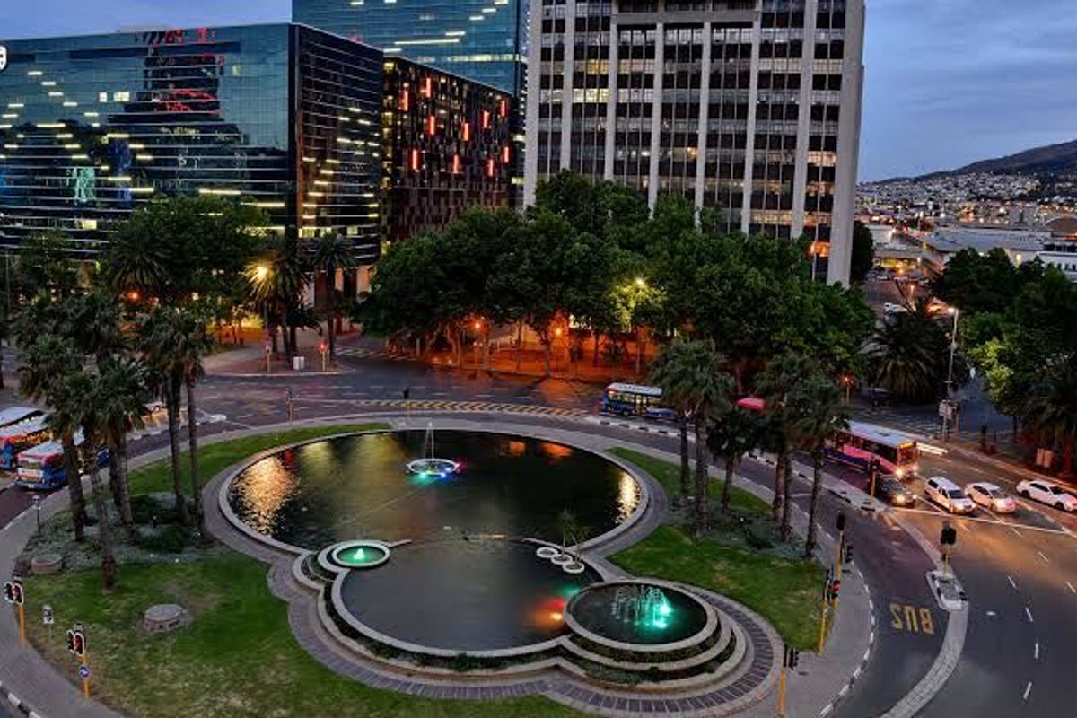 PREMIUM EXECUTIVE RESIDENCE in Fountains Hotel - Photo 2