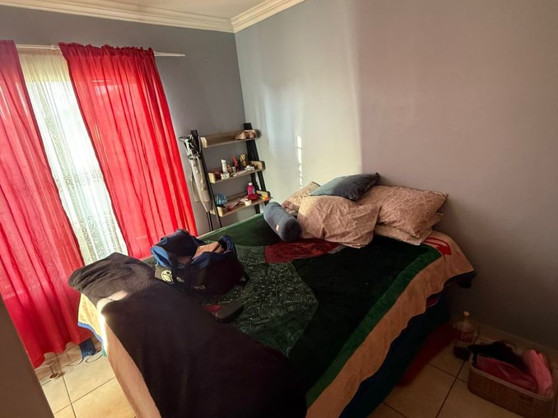 Comfort & Secure Living in a Sought-After Security Complex - Photo 10