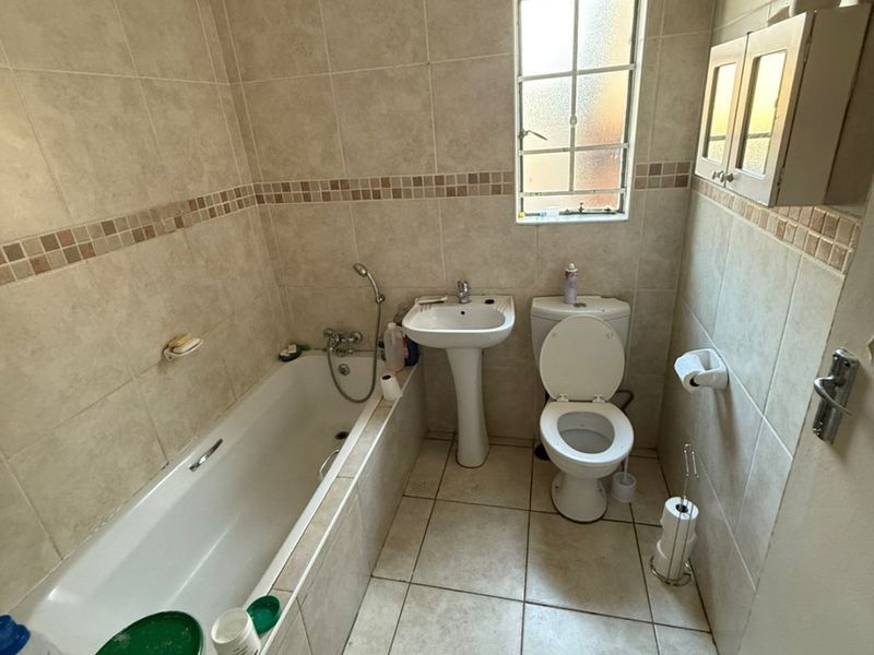 Comfort & Secure Living in a Sought-After Security Complex - Photo 8