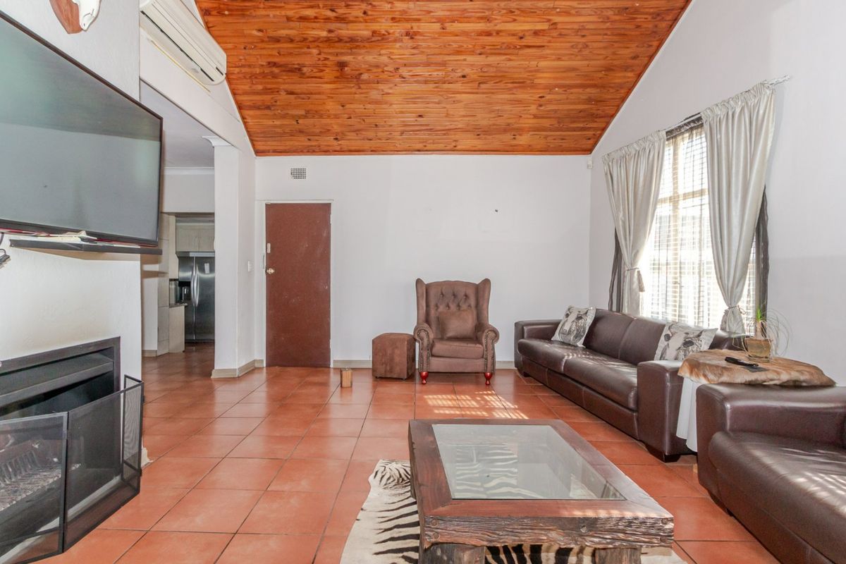 Modern Family Home with 2 Income-Generating Flatlets & Dual Entrances! - Photo 3