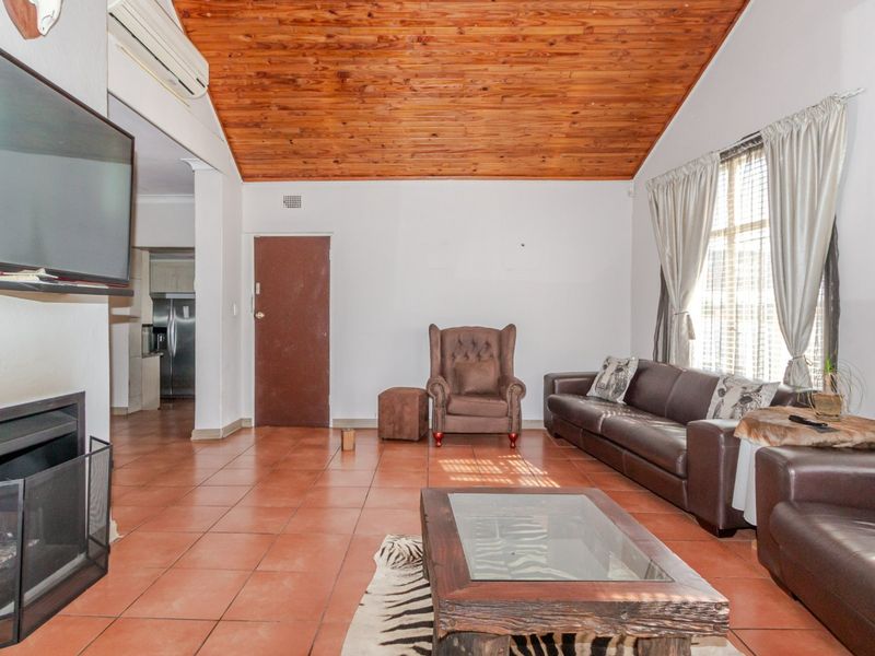 Modern Family Home with 2 Income-Generating Flatlets & Dual Entrances! - Photo 3