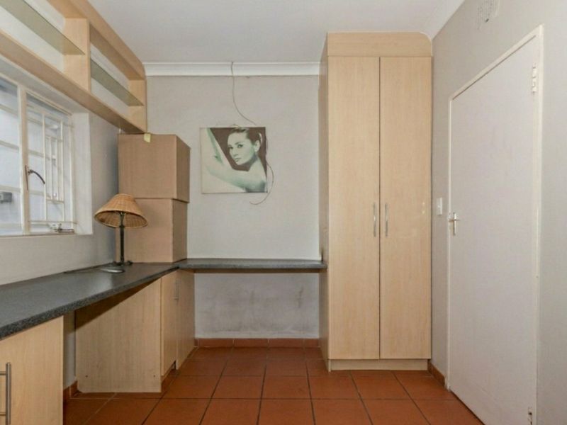 Modern Family Home with 2 Income-Generating Flatlets & Dual Entrances! - Photo 10