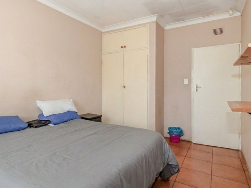 Modern Family Home with 2 Income-Generating Flatlets & Dual Entrances! - Photo 8